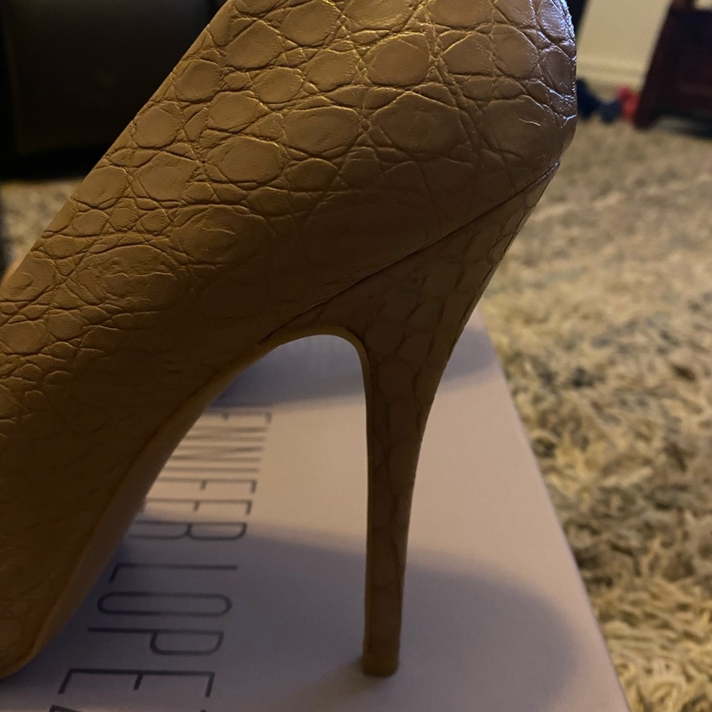 Heels - Picture 2 of 4
